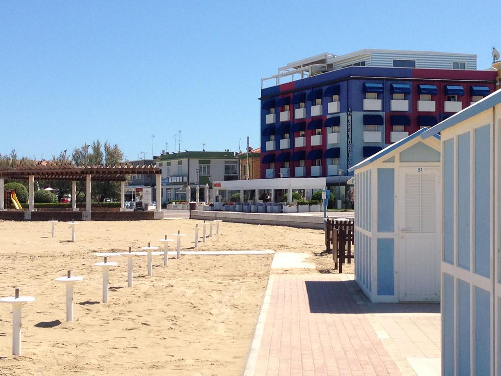 Astoria Hotel Pesaro Exterior foto