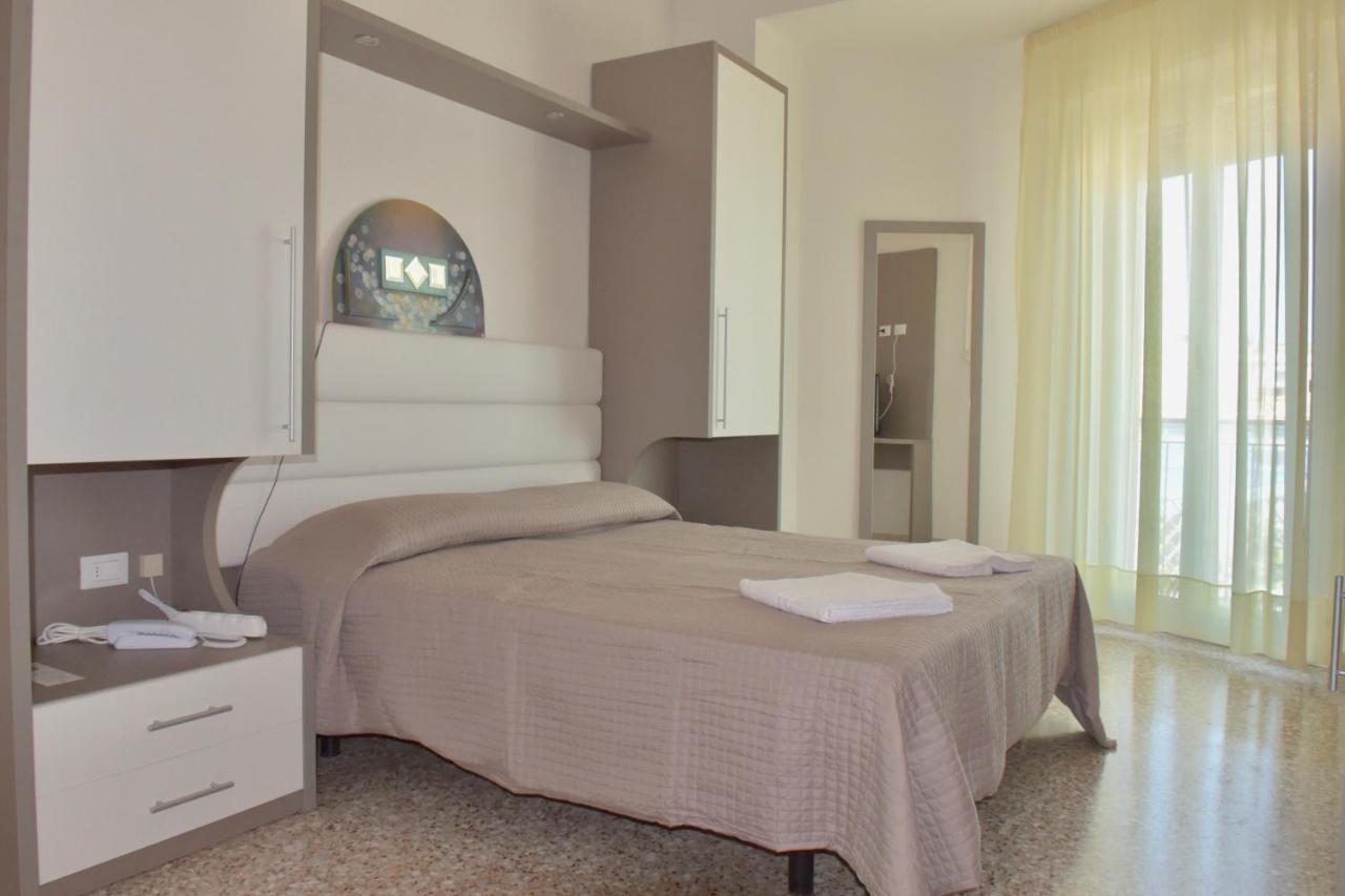 Astoria Hotel Pesaro Exterior foto