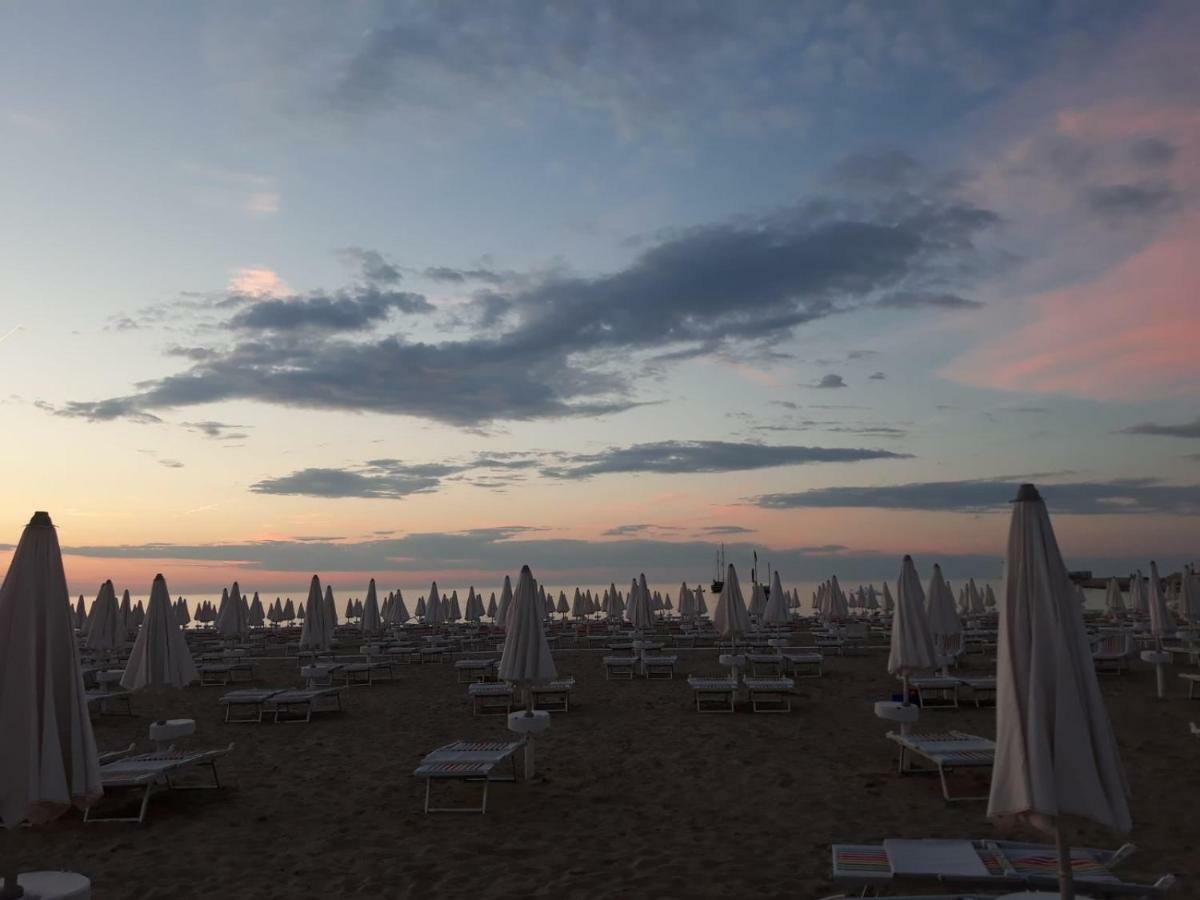 Astoria Hotel Pesaro Exterior foto